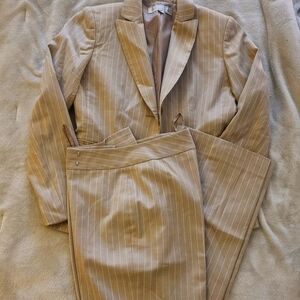 Tahari fully lined pantsuit, tan/beige, 4P